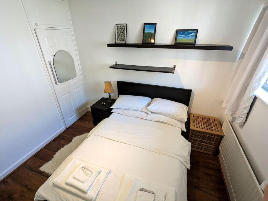 Charming 2-Bed Garden Flat Apartment Londra Exterior foto