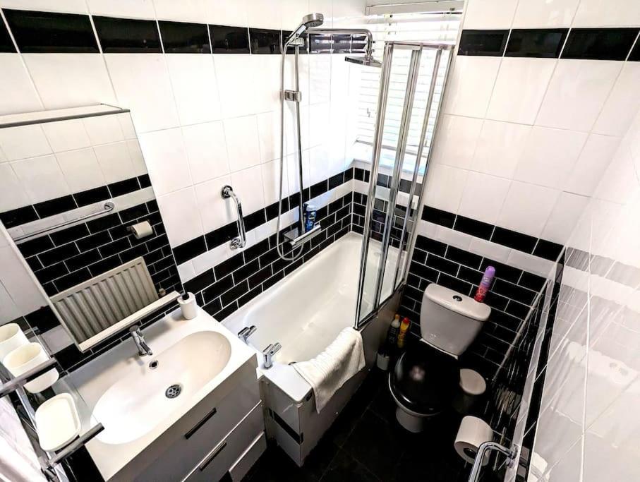 Charming 2-Bed Garden Flat Apartment Londra Exterior foto