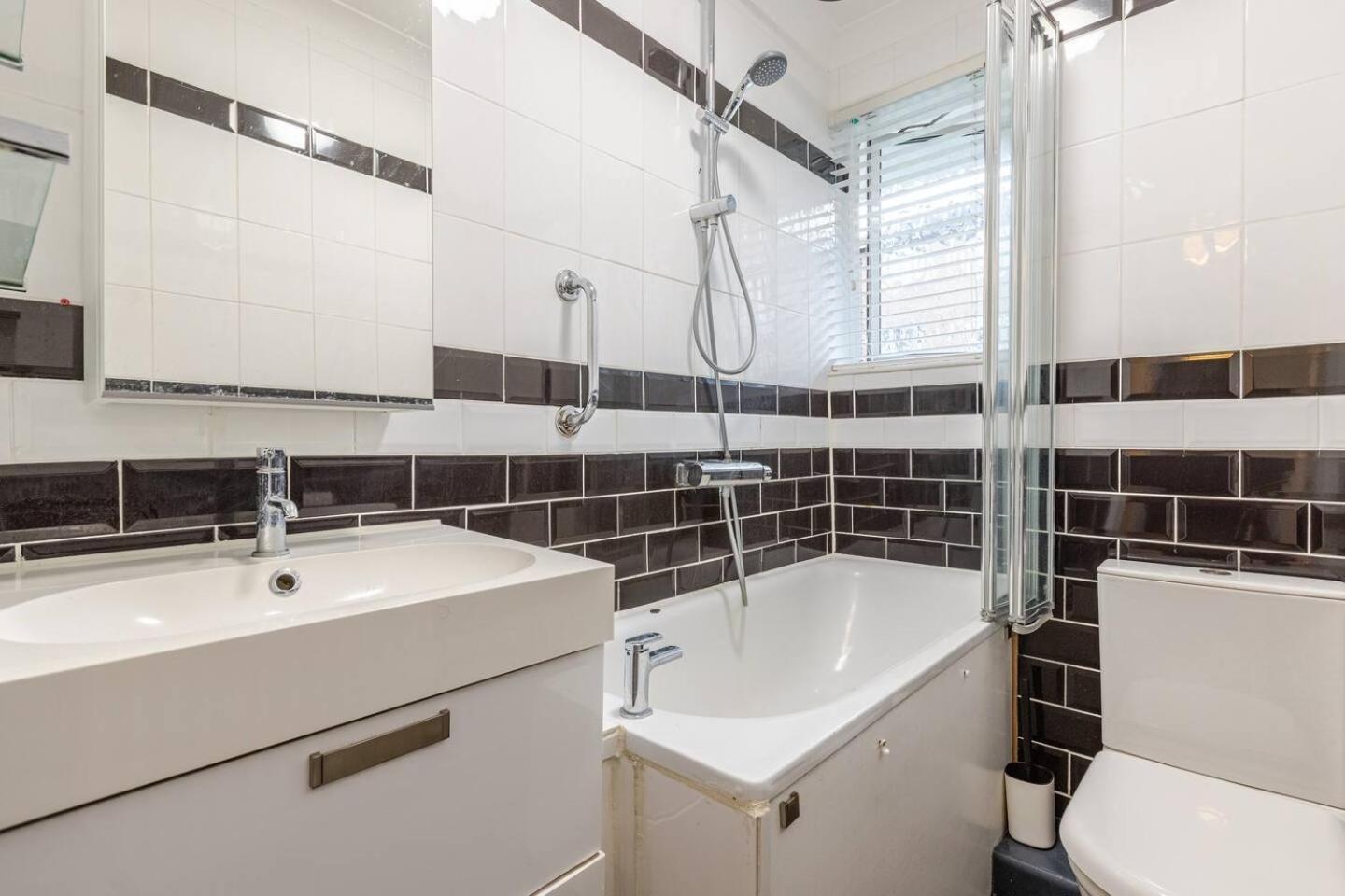 Charming 2-Bed Garden Flat Apartment Londra Exterior foto